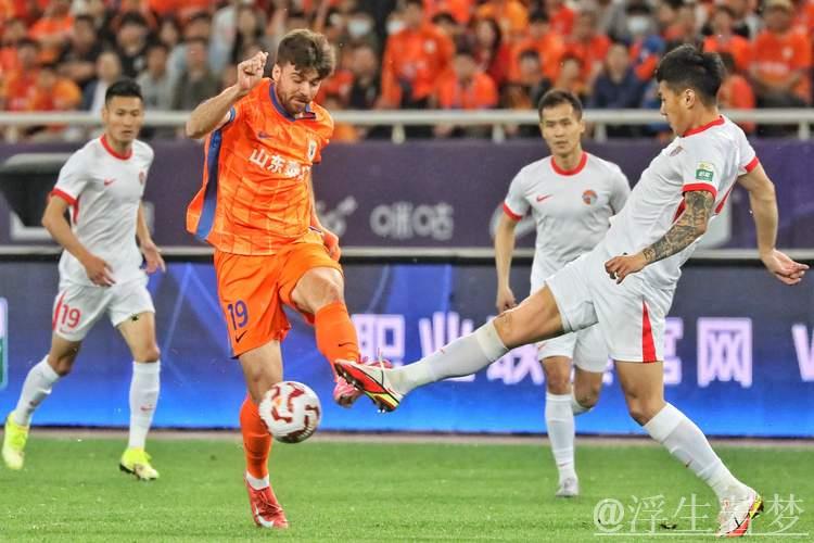 青岛海牛客场逼平山东泰山 青岛海牛客场逼平山东泰山