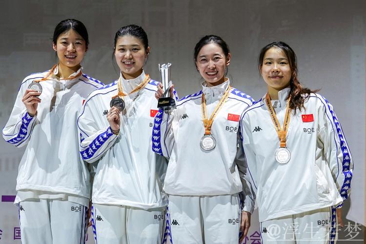 中国女子重剑队六年后重夺世界大赛团体冠军 中国女子重剑队六年后重夺世界大赛团体冠军